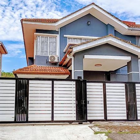 Tenang Retreat Holiday Home 3Bedroom 3Bath 2Parking Kajang Kültér fotó
