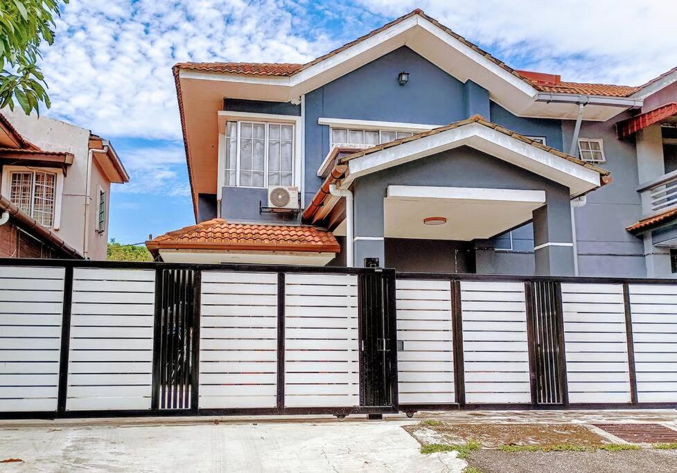 Tenang Retreat Holiday Home 3Bedroom 3Bath 2Parking Kajang Kültér fotó